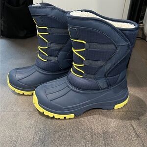 NEW Yeerovan Unisex-Navy, Child Snow Boots Size 6